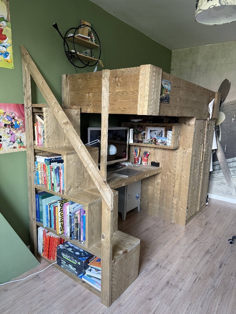 Stoere hoogslaper van steigerhout met bureau en kast, Ophalen, Zo goed als nieuw, Hoogslaper