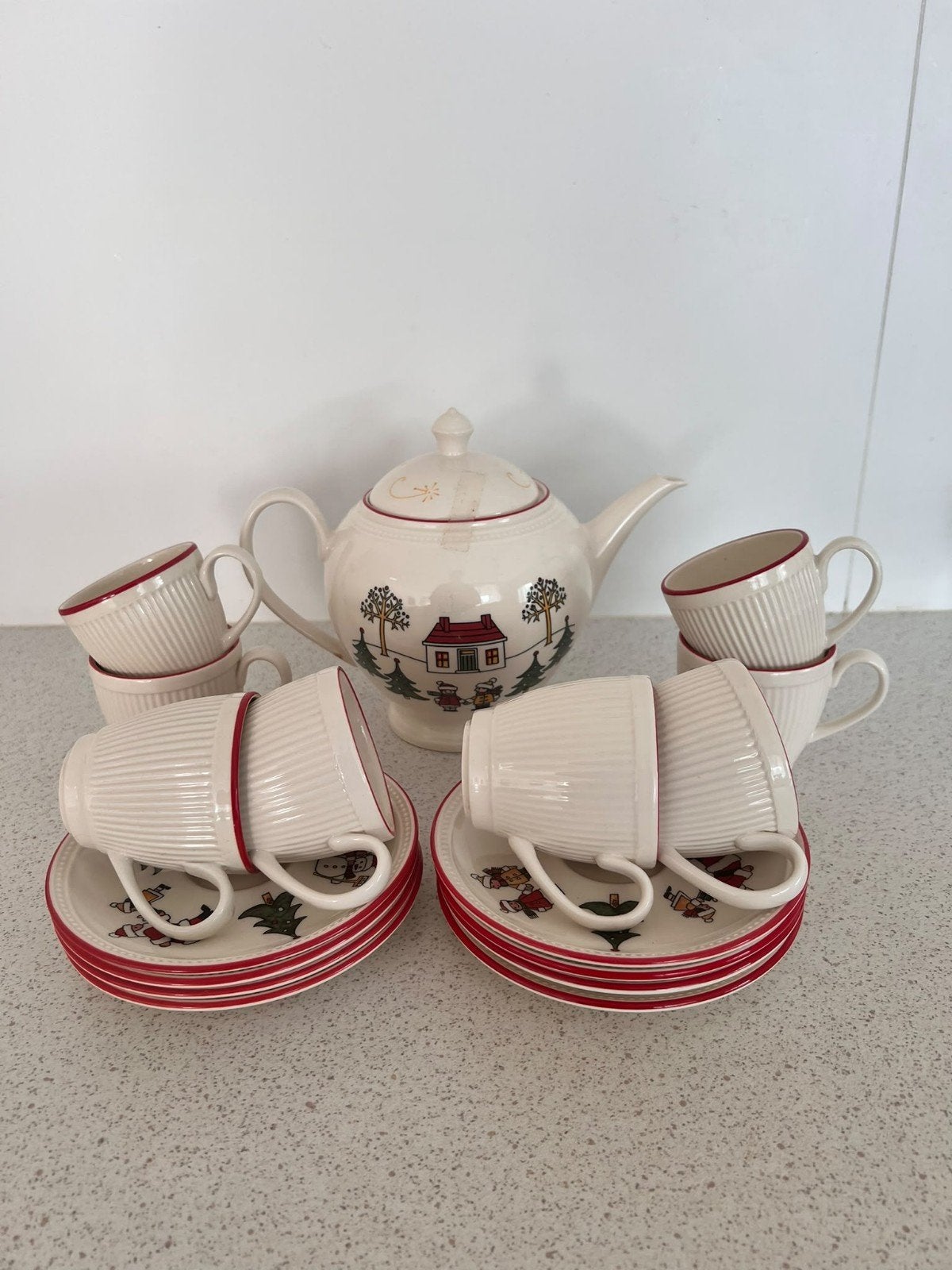 Wedgwood Kerst Servies: 8 Kop en Schotels met Theepot, Ophalen, Zo goed als nieuw, Kop(pen) en/of Schotel(s), Wedgwood