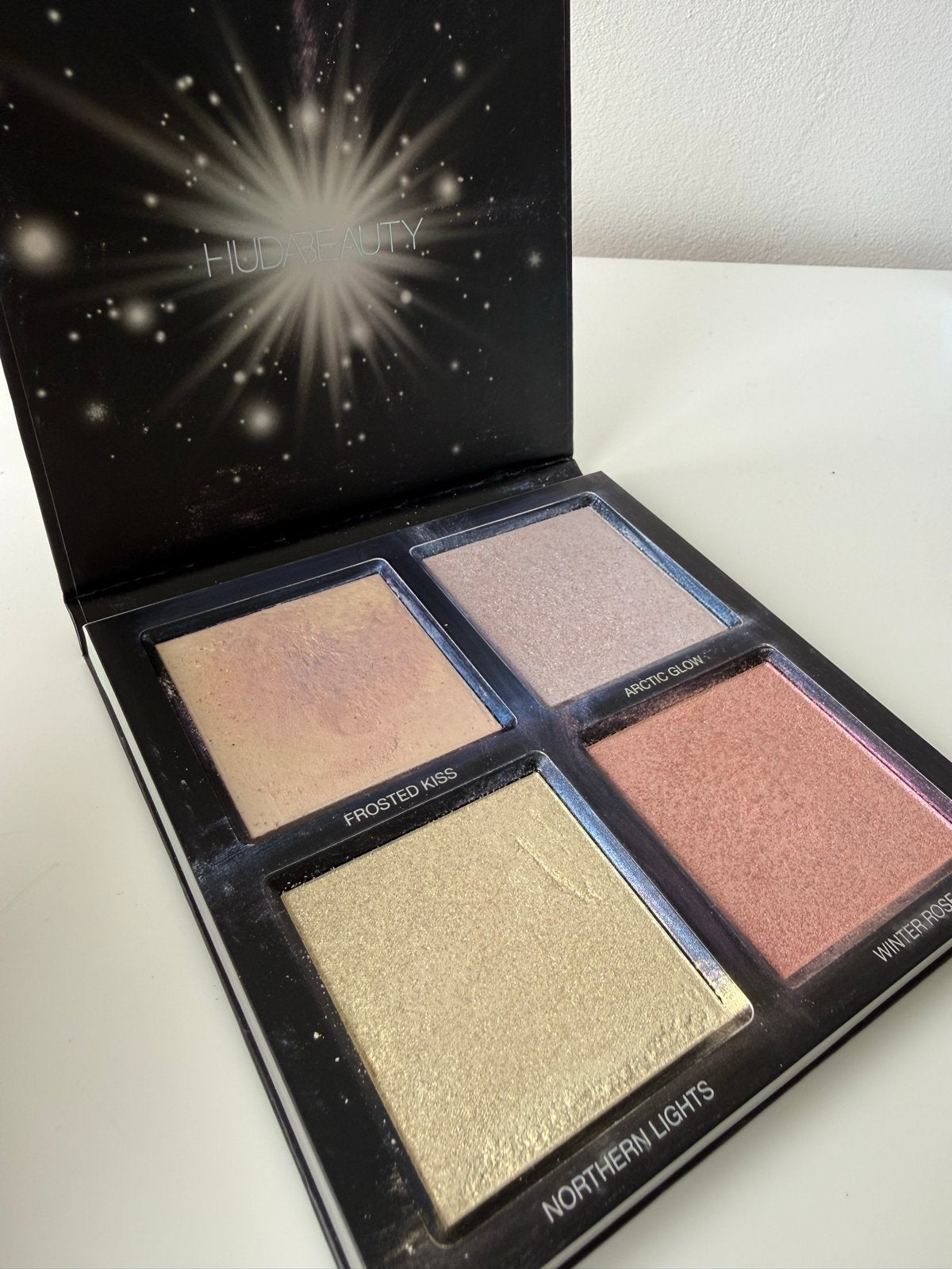 Huda Beauty Winter Highlighter Palette, Gebruikt, Overige kleuren, Gehele gezicht, Ophalen of Verzenden
