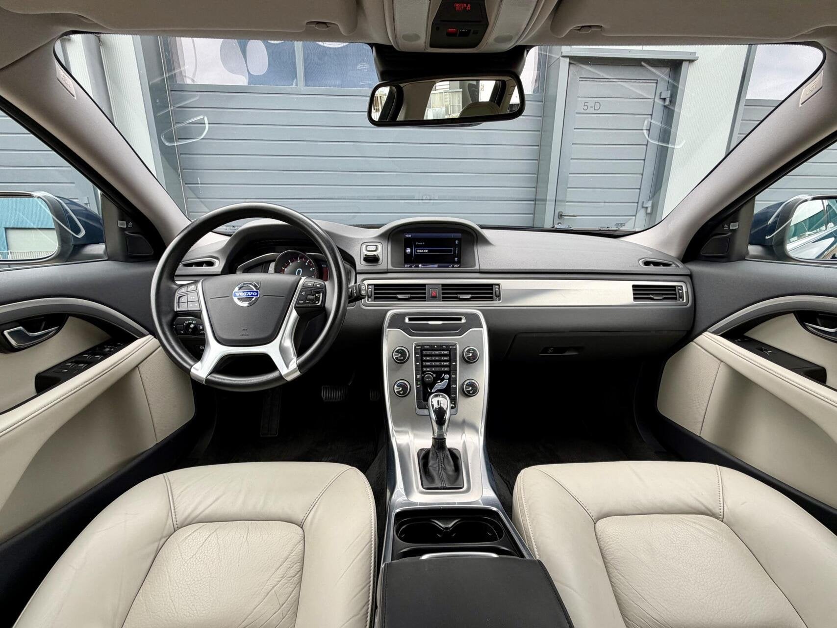 Volvo XC70 2.0 T5 FWD 245pk Nordic+ | UNIEK | Trekhaak | Mot, Auto's, Dealer onderhouden, 15 km/l, 4 cilinders, 1969 cc