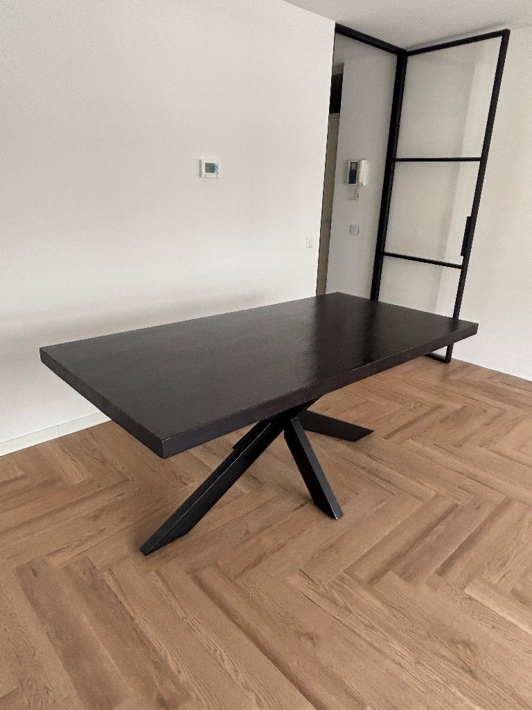 Massief eiken eettafel zwart (1.85m x 0.95m)