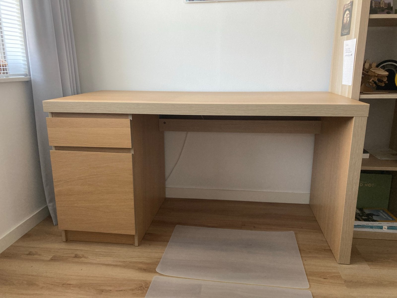 IKEA Malm Bureau eiken, Ophalen, 65 cm, Spaanplaat of MDF, Zo goed als nieuw