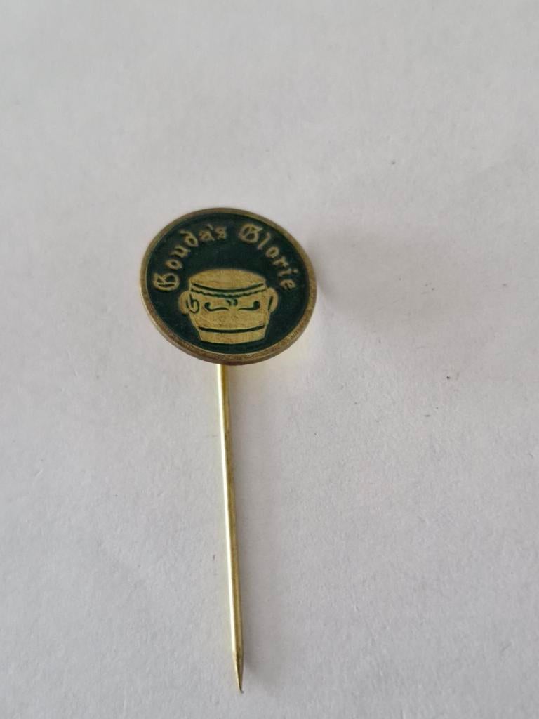 408 Vintage Speldje Gouda's Glorie, Verzamelen, Speldjes, Pins en Buttons, Gebruikt, Ophalen of Verzenden