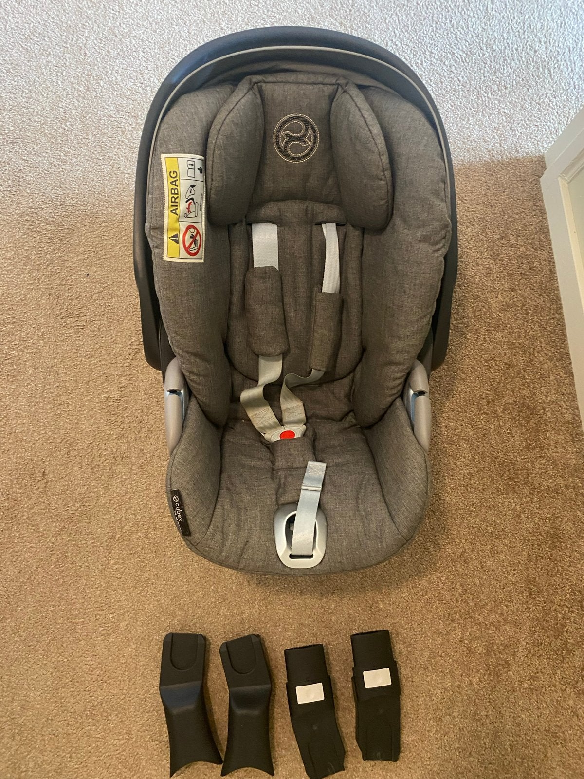 Cybex Aton 5 autostoel met Isofix base en adapters, Autogordel of Isofix, Zijbescherming, Zo goed als nieuw, 0 t/m 13 kg