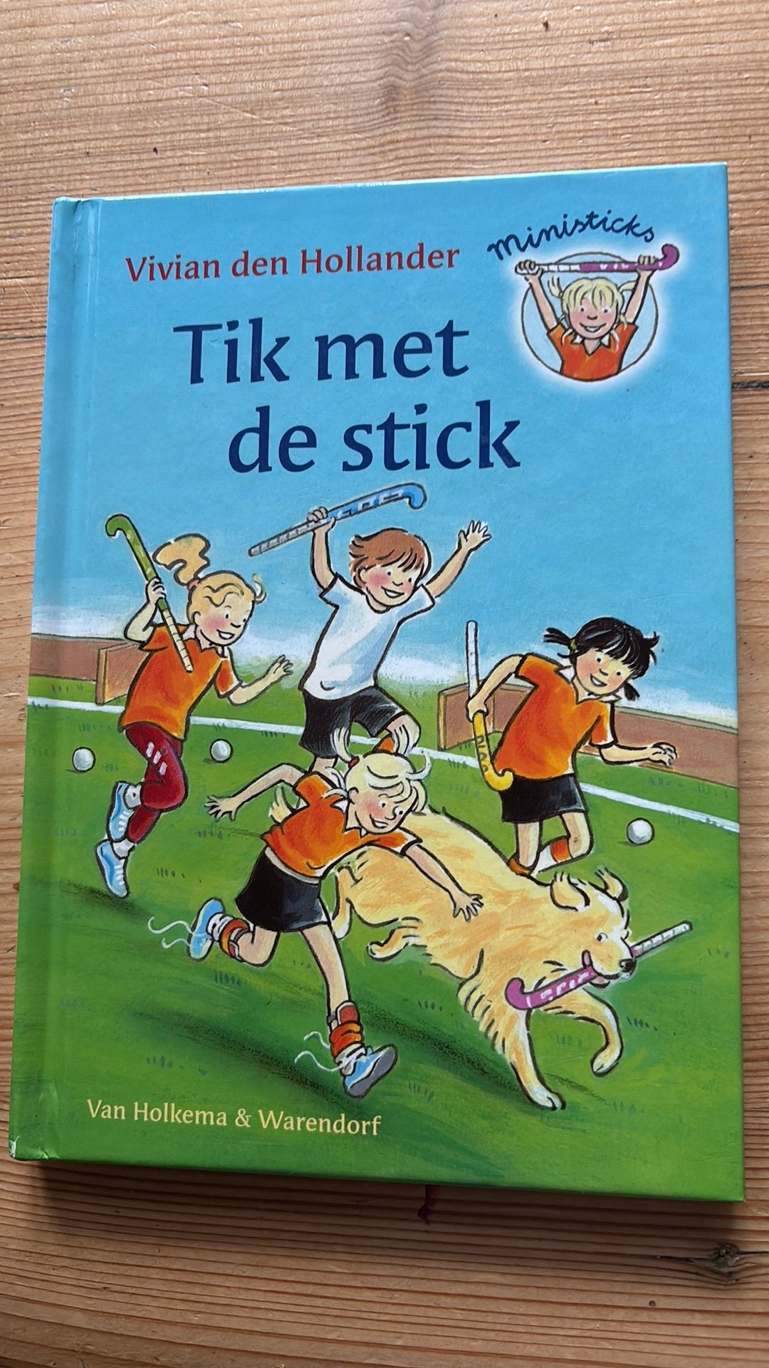 Vivian den Hollander - Tik met de stick, Fictie algemeen, Vivian den Hollander, Ophalen of Verzenden, Zo goed als nieuw