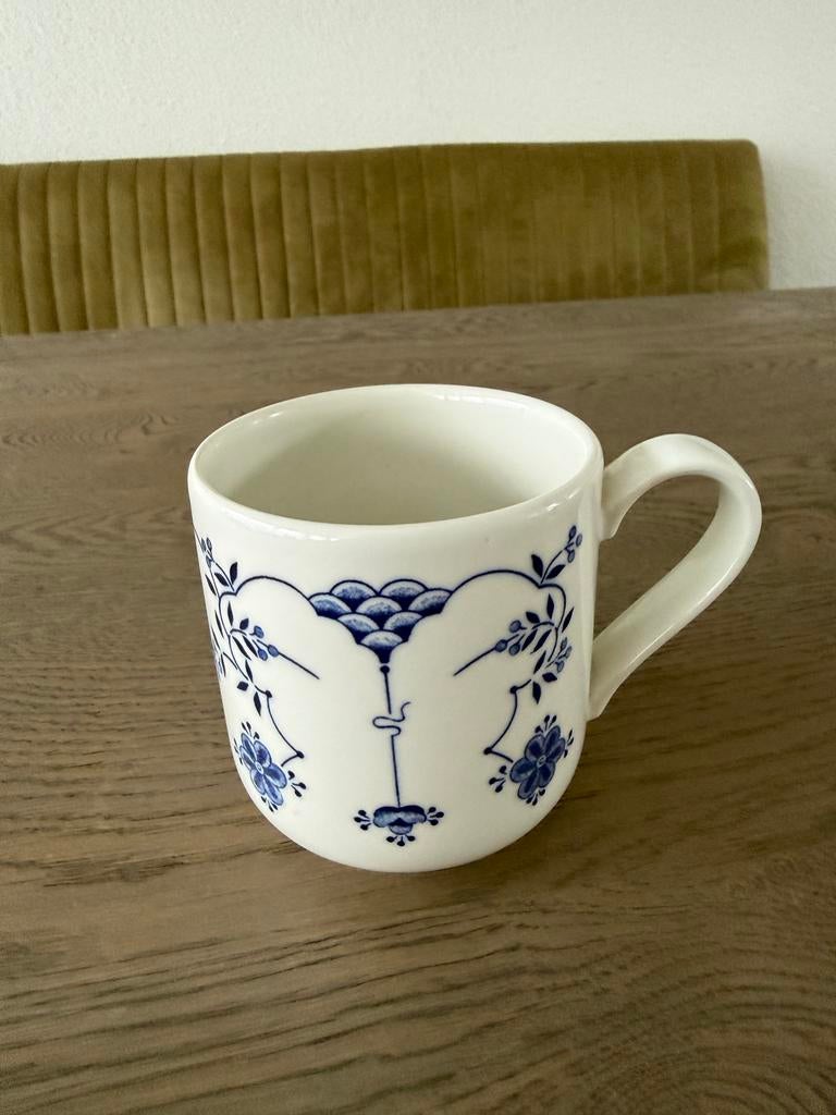 Churchill Finlandia Made in England Mok Blauw Bloemenpatroon, Huis en Inrichting, Keuken | Servies, Ophalen of Verzenden, Zo goed als nieuw