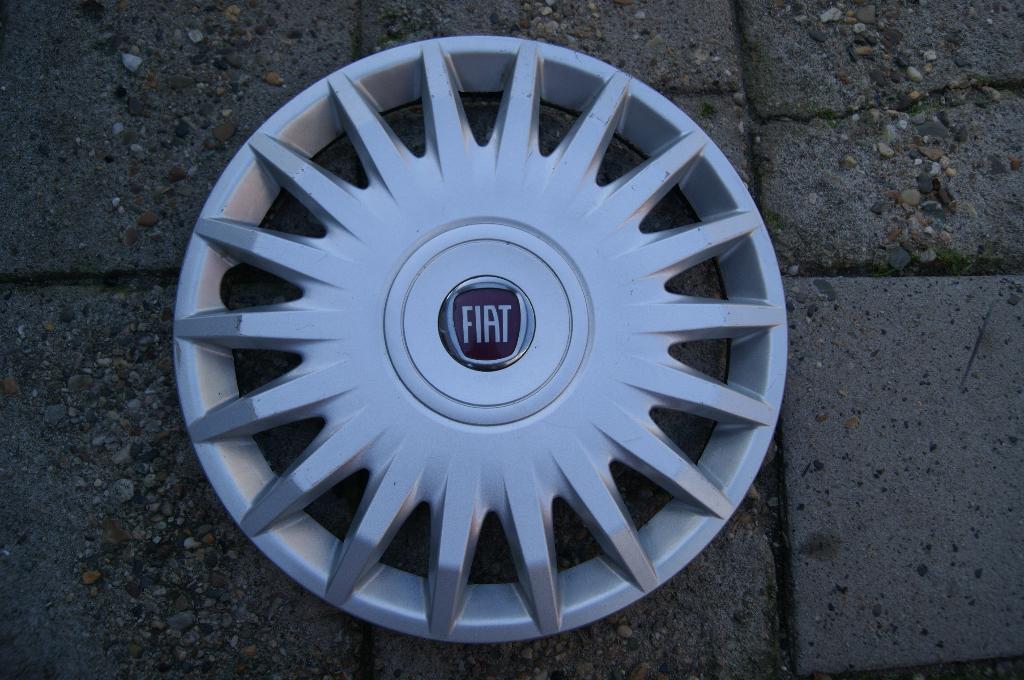 1 losse originele wieldop Fiat Bravo 15 inch, Ophalen of Verzenden, Gebruikt