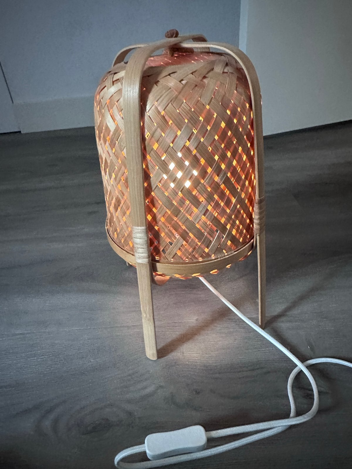IKEA Nachtlampje met snoer - Bamboe design, Huis en Inrichting, Met schakelaar, Gebruikt, Natuurlijk materiaal, Nachtlamp