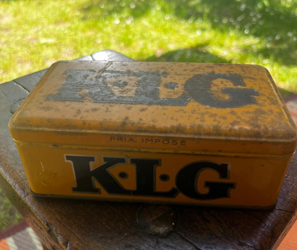 Vintage KLG Bougies Blik uit Frankrijk - Citroën / Motobécan, Ophalen of Verzenden, Gebruikt, Overige