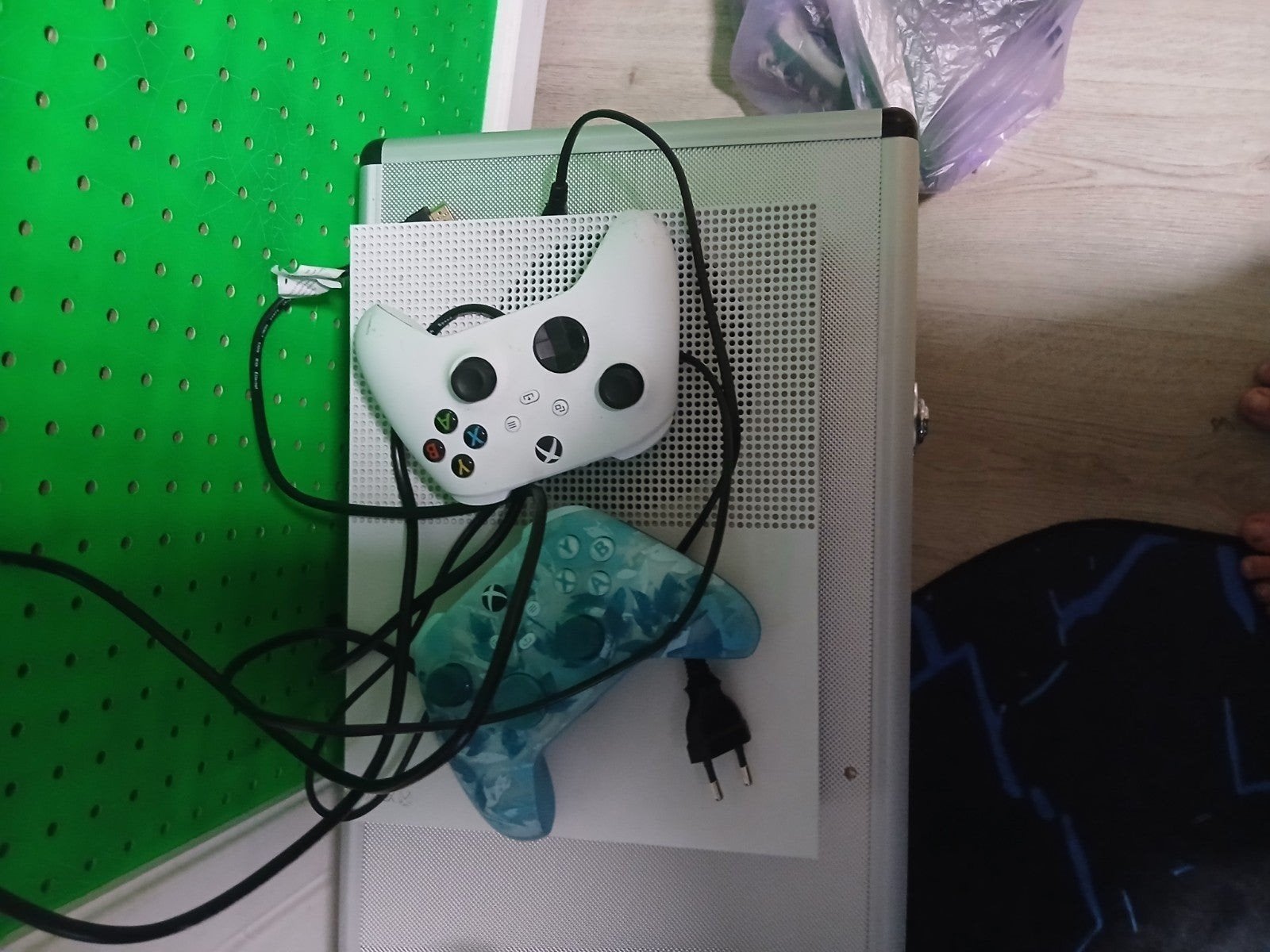 Xbox One S met 2 controllers, Ophalen