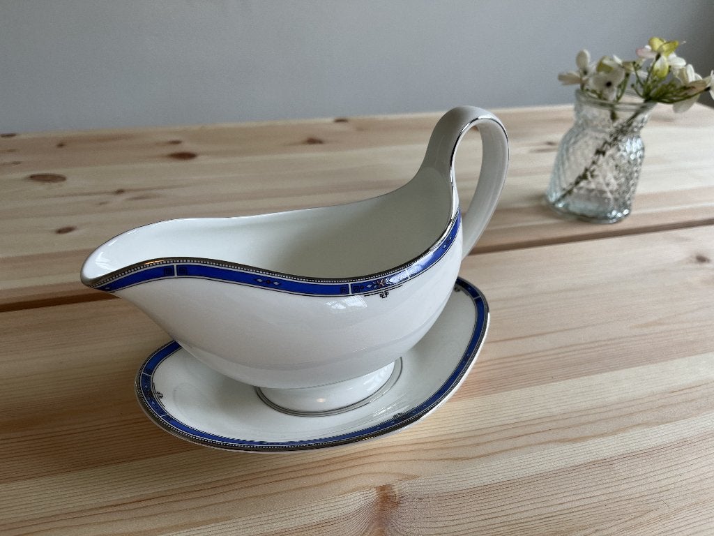Wedgwood Sauskom – Kingsbridge Bone China, Klassiek, Ophalen of Verzenden, Zo goed als nieuw, Kom(men)