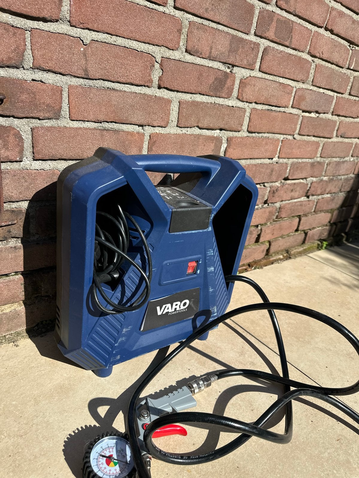 Varo VAR10060/25a Olievrije Compressor - Zo goed als nieuw, Doe-het-zelf en Verbouw, 6 tot 10 bar, Ophalen of Verzenden, Zo goed als nieuw