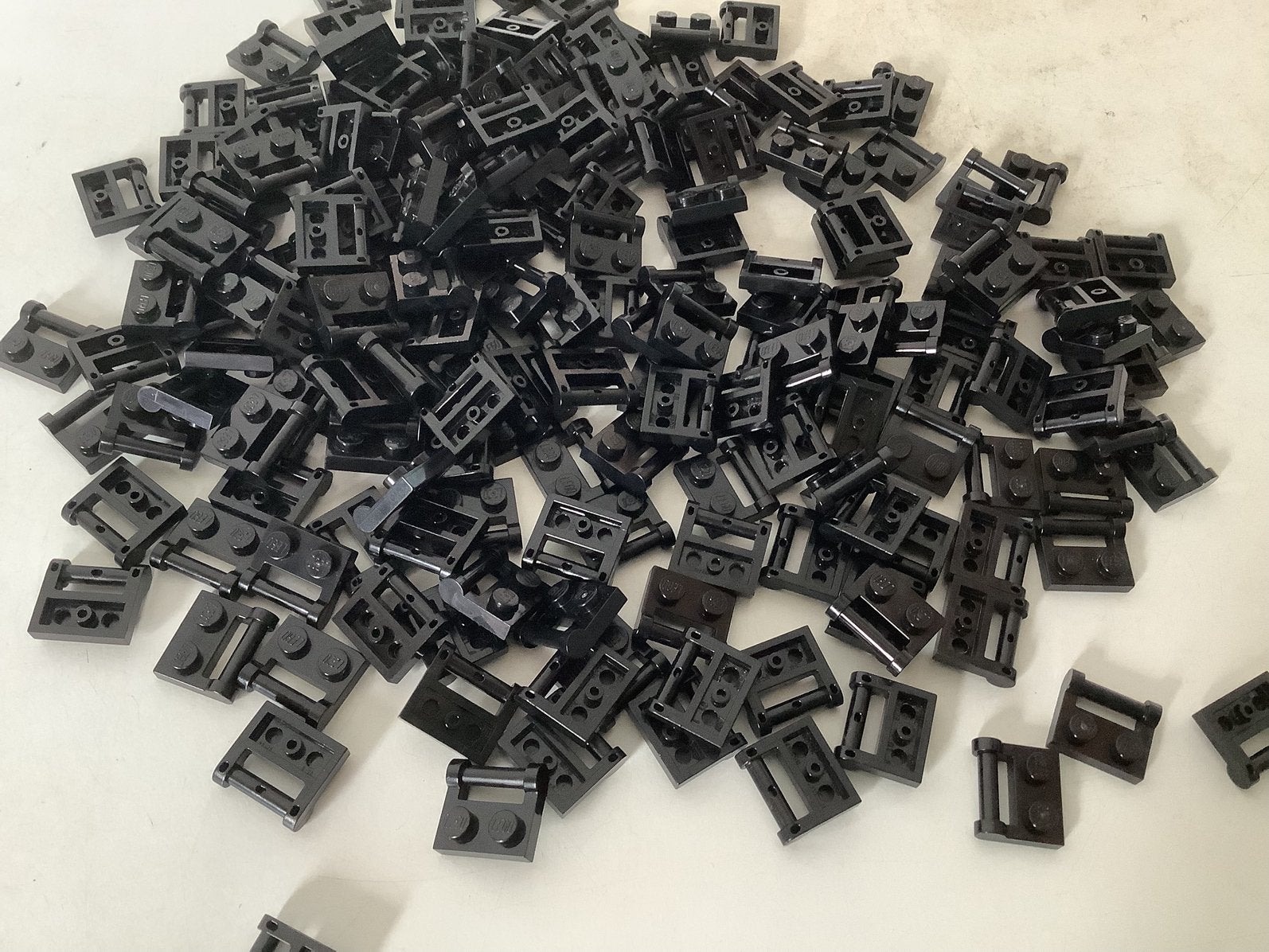 Lego plaat aangepast 1x2 met handvat aan zijkant zwart, Ophalen of Verzenden, Gebruikt, Losse stenen, Lego