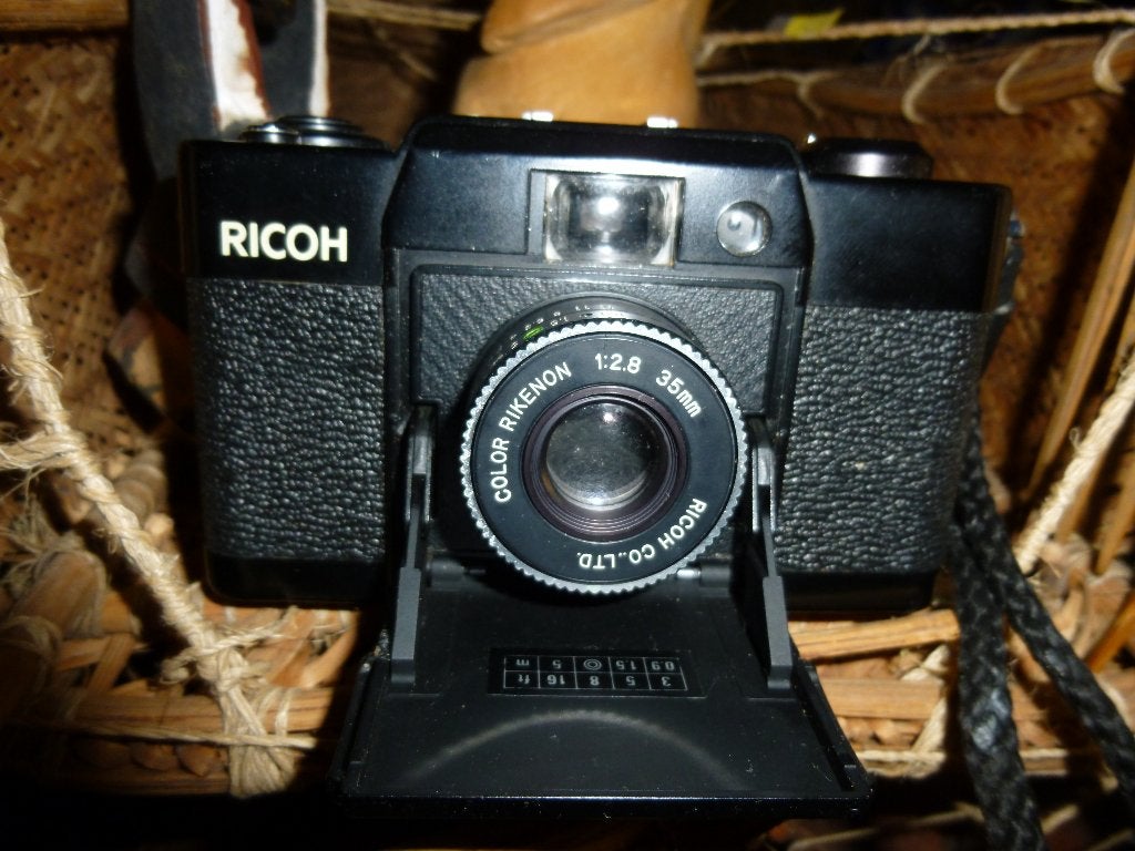 chinon 35f ee ply ricoh ff1 in or hoezen, zwart, ricohflits, Ophalen of Verzenden, Gebruikt, Compact, Overige Merken