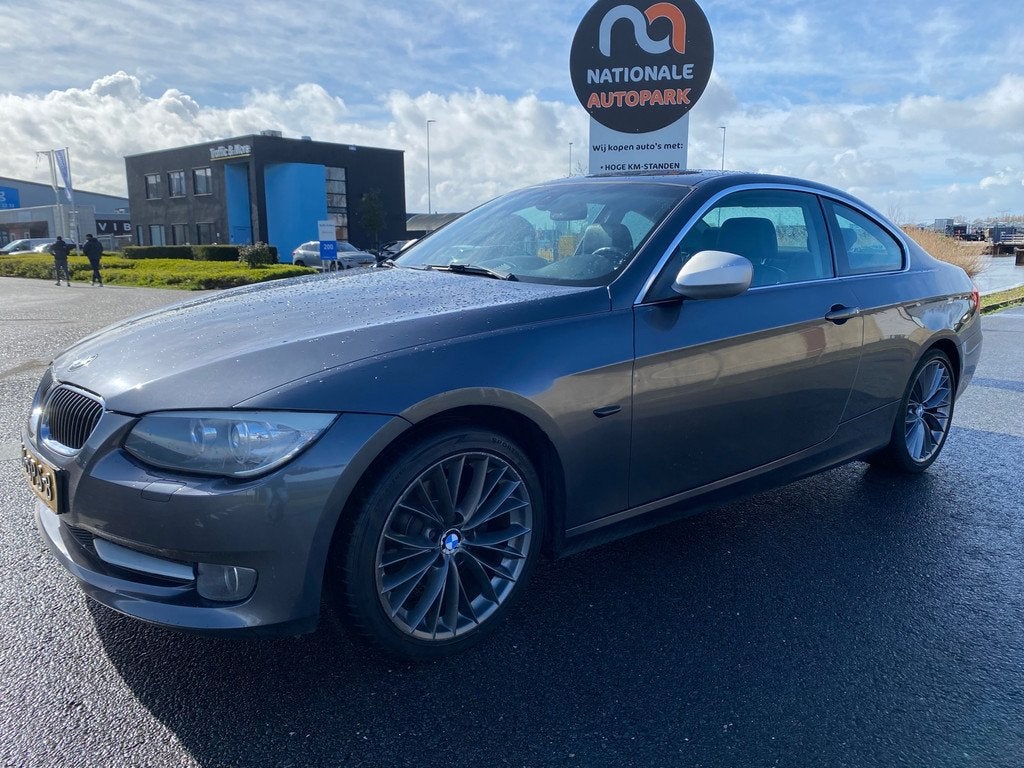 BMW 3-serie Coupé 2011 * 320i Corporate Lease Mineralgrey E, Auto's, BMW, Bedrijf, Te koop, 3-Serie, ABS, Airbags, Airconditioning