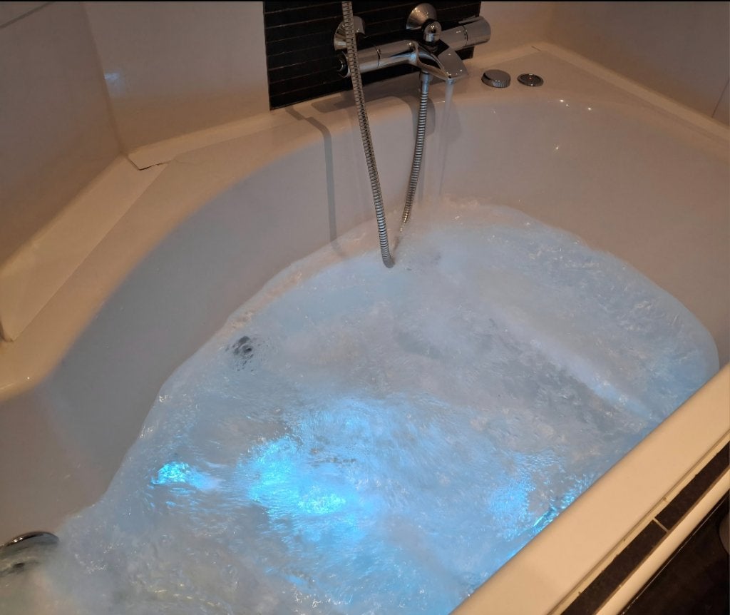 Heerlijk Bubbelbad Whirlpool Villeroy Boch, Tuin en Terras, Ophalen of Verzenden, Zo goed als nieuw, Vast