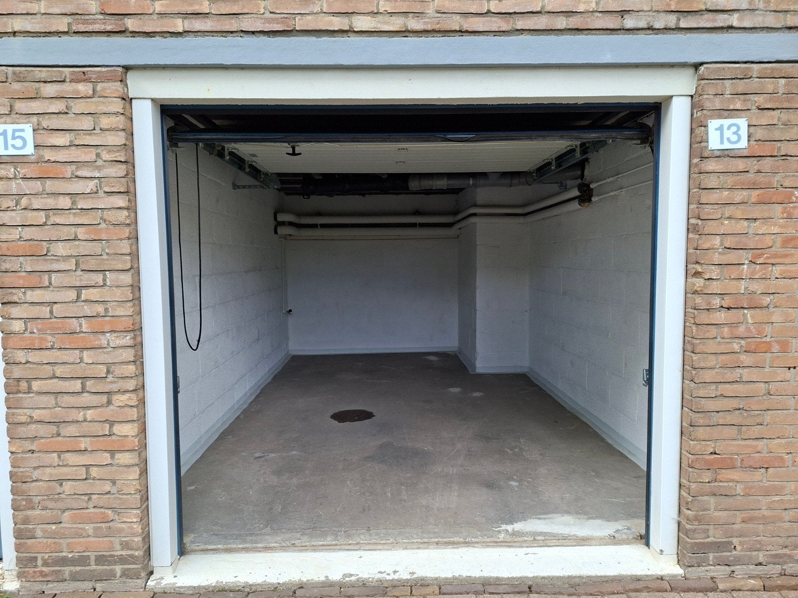TE HUUR GARAGEBOX ZWIJNDRECHT., Auto diversen