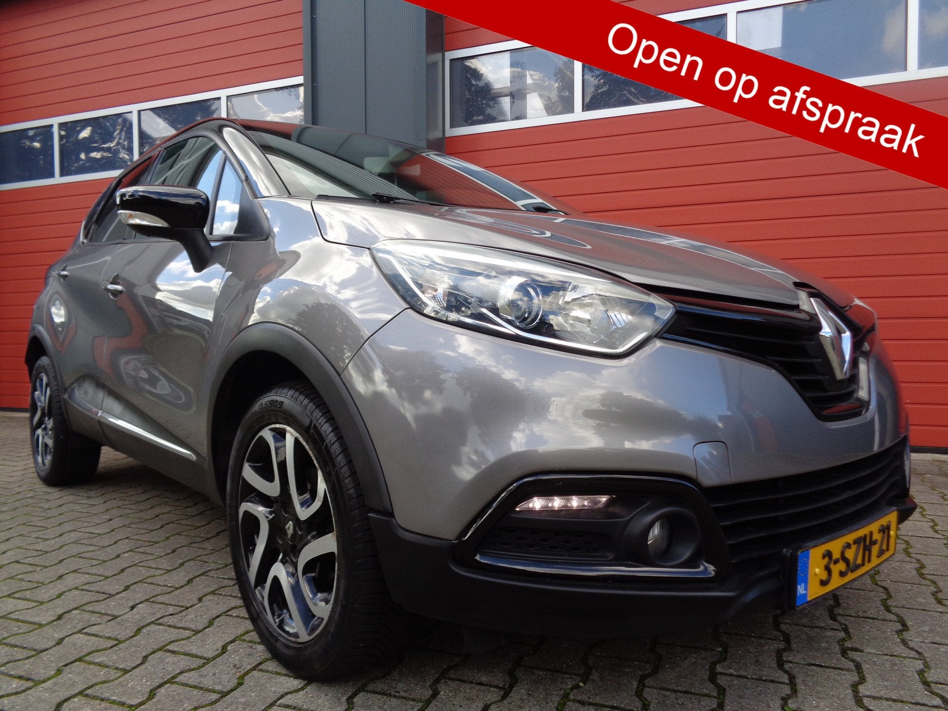 Renault Captur 0.9 TCe Dynamique Clima Cruise LMV Navi Trekh, Voorwielaandrijving, Gebruikt, 49 €/maand, Origineel Nederlands