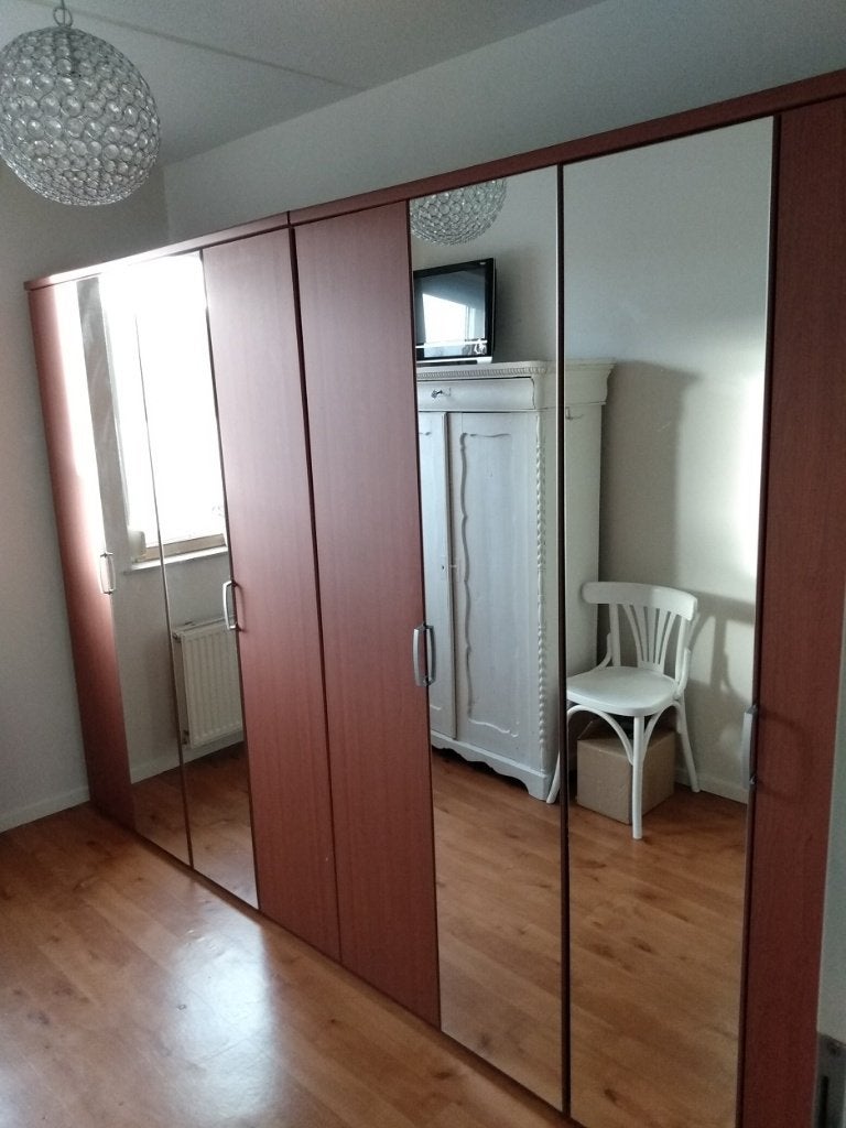 2 grote slaapkamerkasten met spiegels (€50 per kast), Huis en Inrichting, Ophalen, Met deur(en), Gebruikt, 100 tot 150 cm
