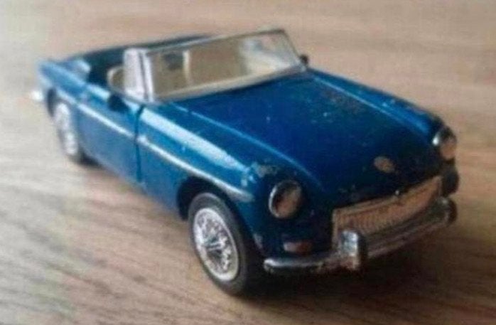 MGB Roadster 1967 – NewRay – schaal 1:43 – Made in China, Ophalen of Verzenden, Zo goed als nieuw, Auto