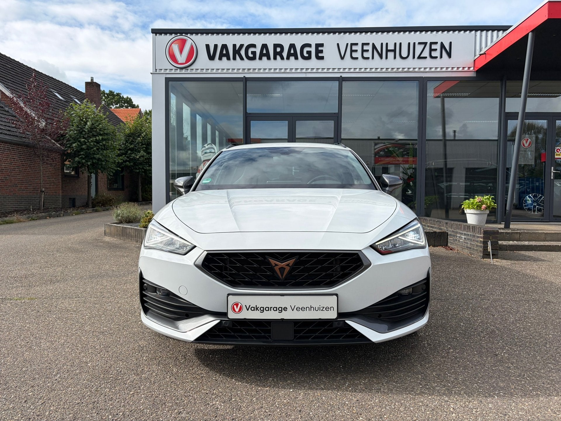 CUPRA Leon Sportstourer 1.4 e-Hybrid Business|Rijklaar prijs, Auto's, Cupra, Voorwielaandrijving, 77 km/l, Gebruikt, Zwart