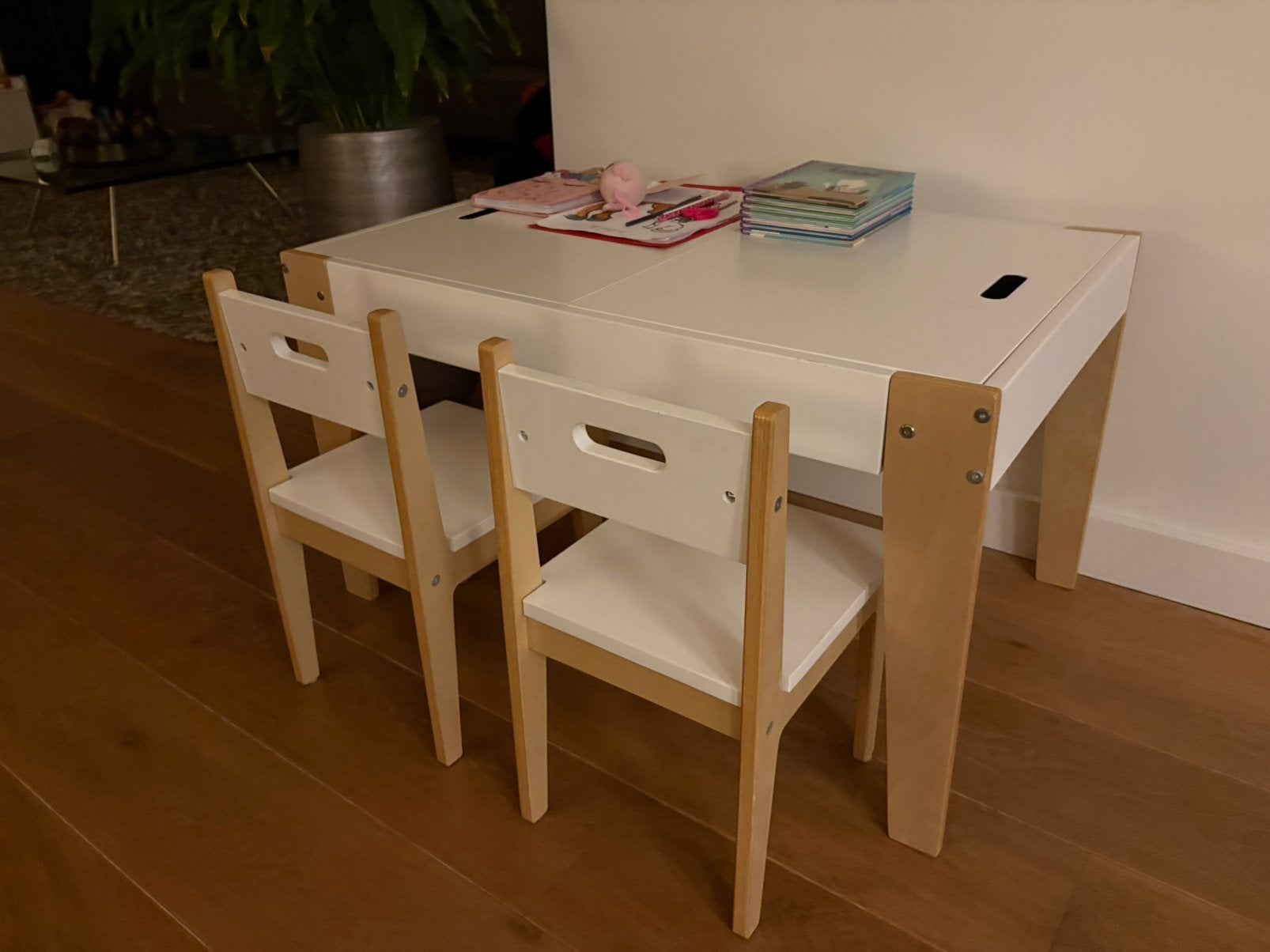 BeBoonz Kindertafel en stoeltjes mét kinderbankje, Ophalen, Zo goed als nieuw