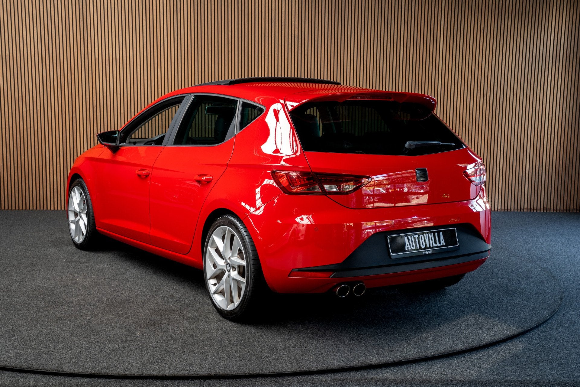 SEAT Leon 1.8 TSI FR Panodak Leder Navi Climate Carplay PDC, 4 cilinders, Leder, Bedrijf, Nieuw