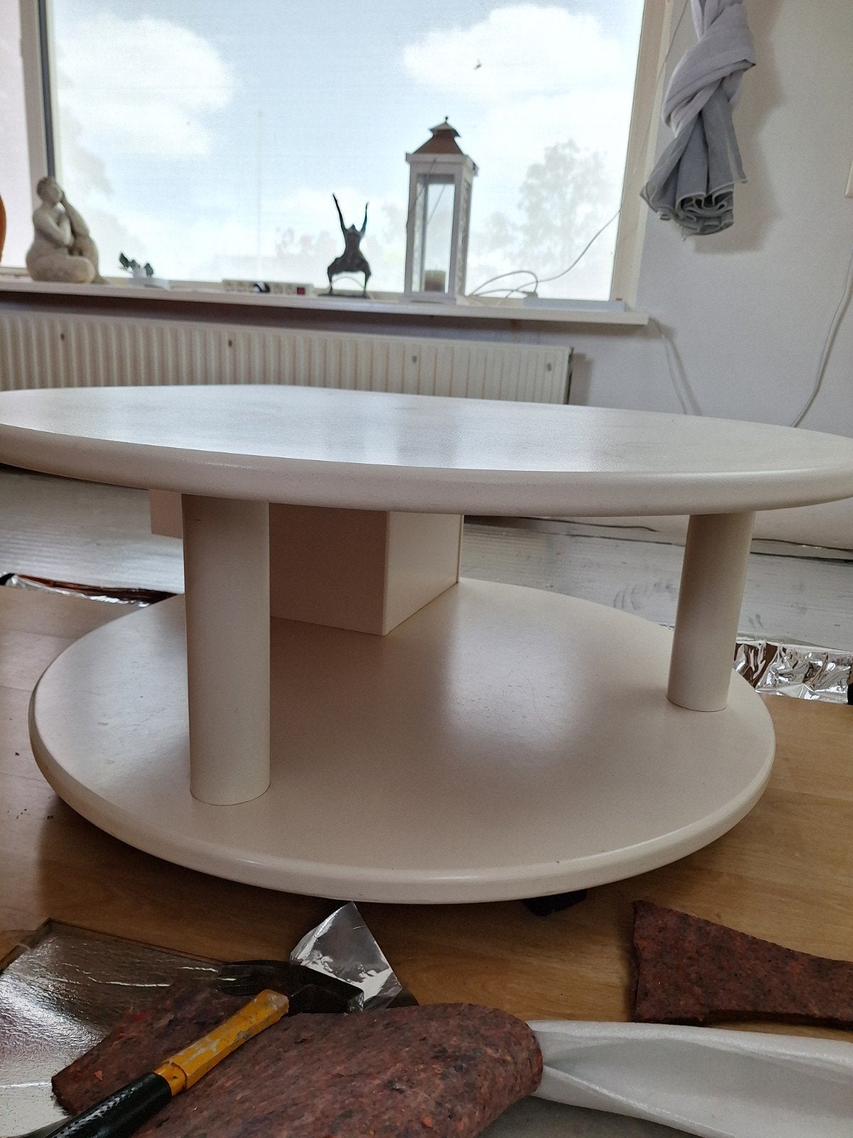 witte salon/bijzettafel, druppelvorm, GRATIS, Ophalen