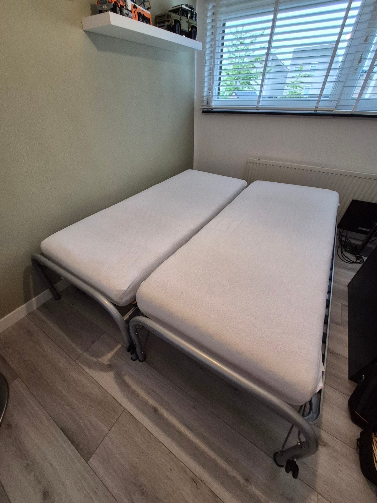 Tweepersoons bed met matrassen - Comfortabel en stevig, Ophalen, Tweepersoons, Zo goed als nieuw, 180 cm