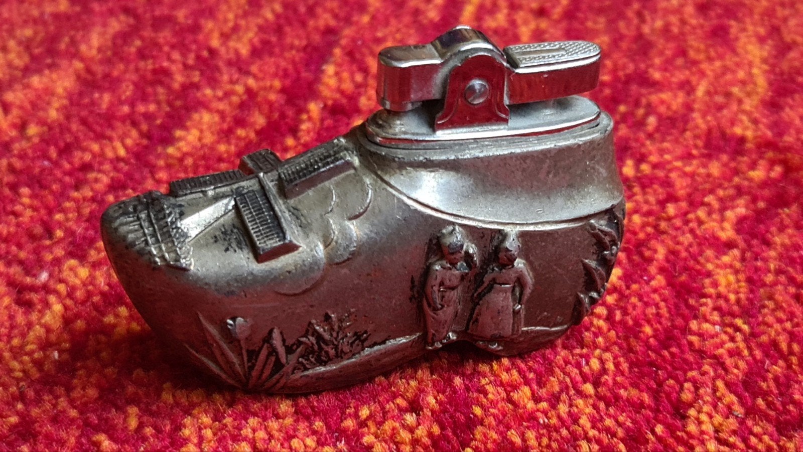 Vintage aansteker in klompvorm met molen en figuren, Verzamelen, Ophalen of Verzenden, Gebruikt, Aansteker