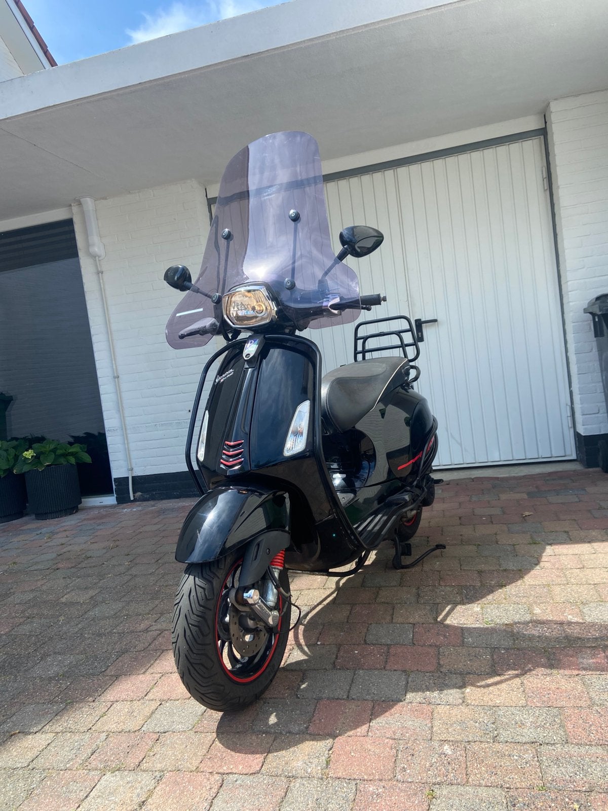 Vespa sprint 2015  glans zwart full option!!!, Fietsen en Brommers, Scooters | Vespa, Ophalen of Verzenden, Zo goed als nieuw
