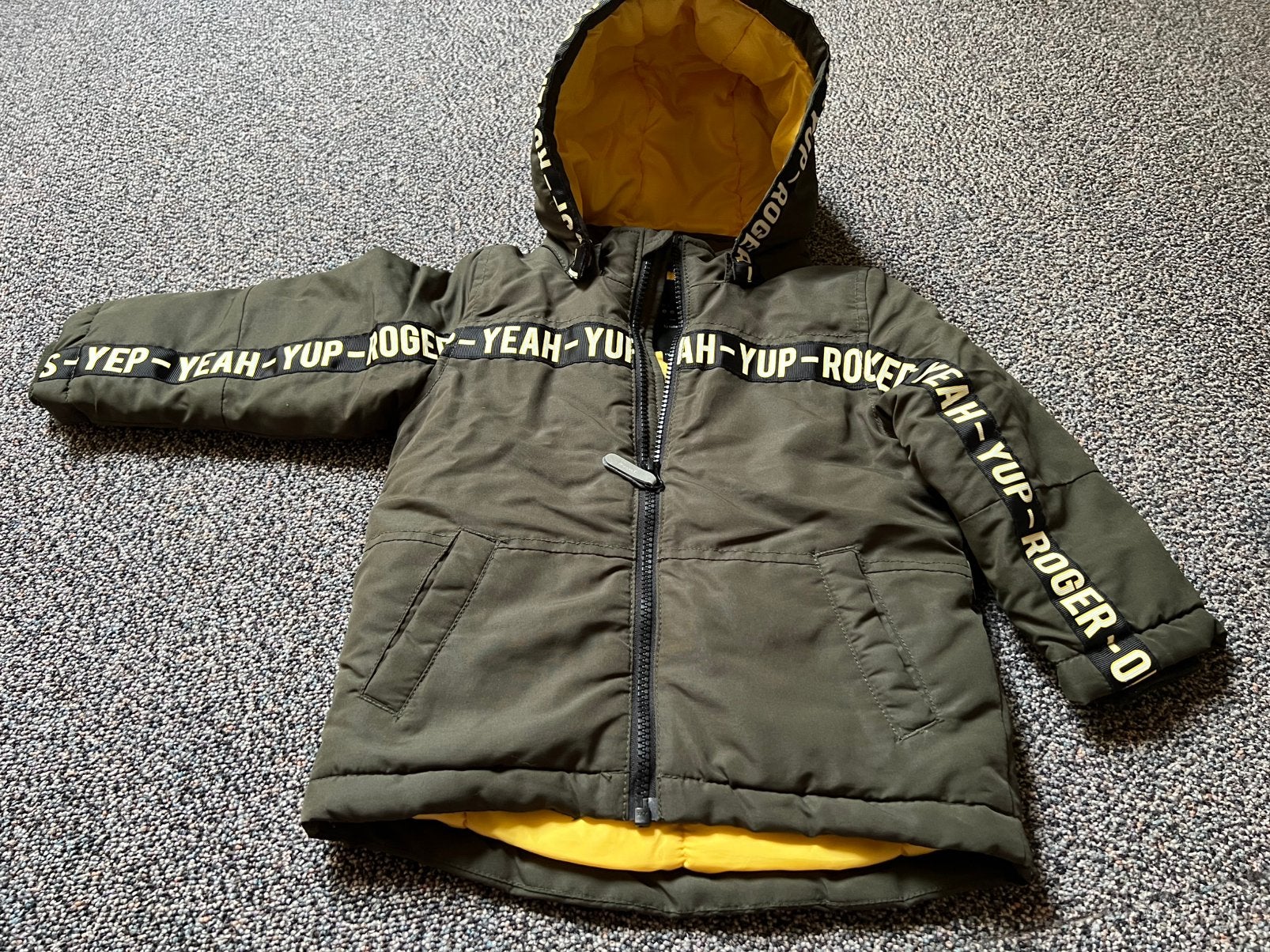 Super Stoere Nette Olijfgroene Warme NAME-IT kinderjas mt 92, Kinderen en Baby's, Ophalen of Verzenden, Zo goed als nieuw, Jongen of Meisje