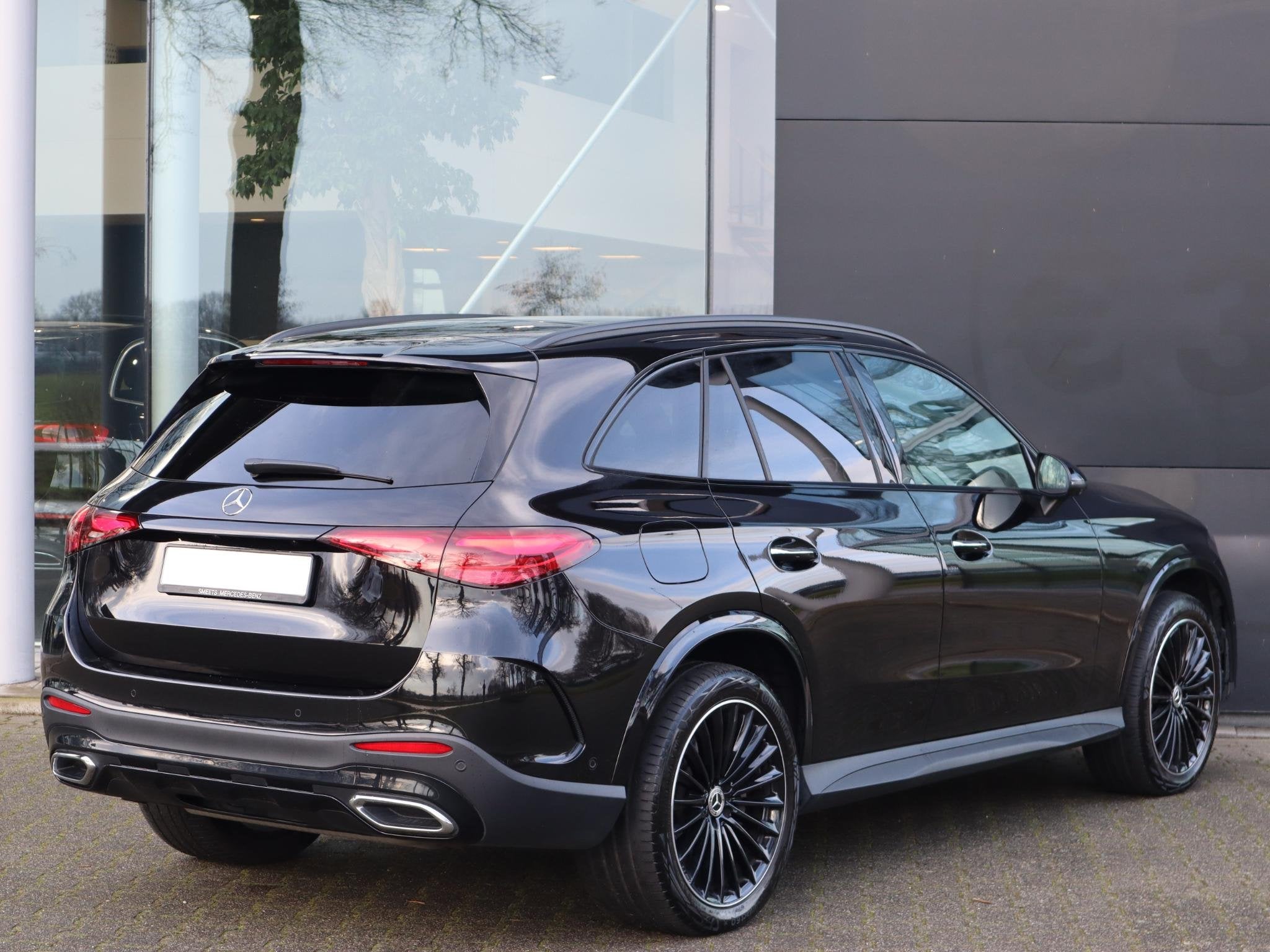 Mercedes-Benz GLC-klasse 400 e 4MATIC AMG line, Auto's, Dealer onderhouden, Gebruikt, 4 cilinders, Zwart