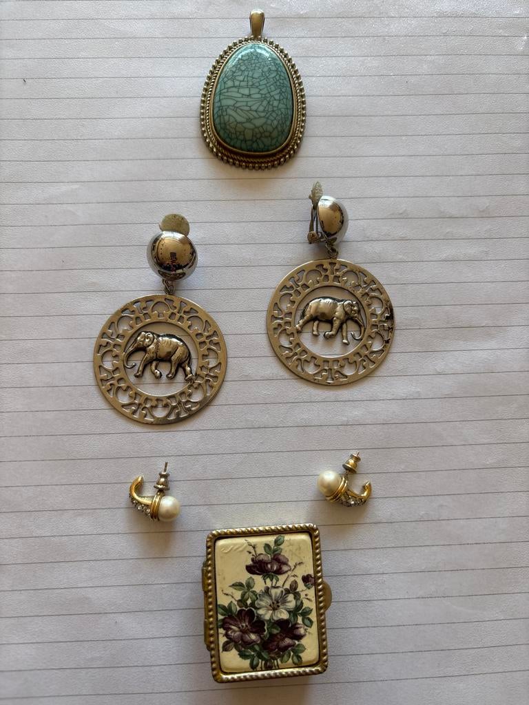 Oorbellen met olifantjes en parel oorbellen, kettinhanger, Overige materialen, Ophalen of Verzenden, Goud, Hangers