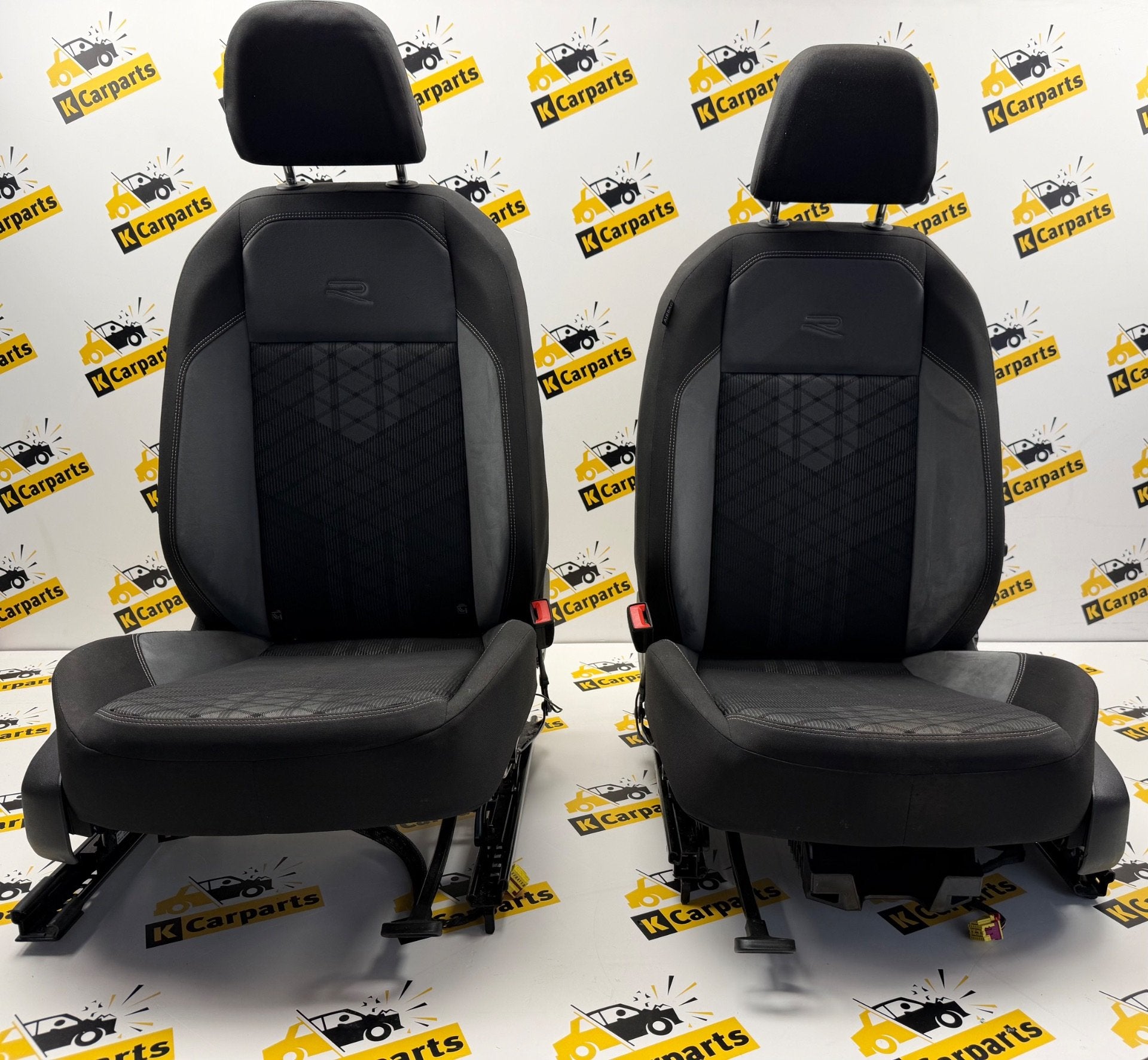 Vw R-Line stoelen Polo 2G Taigo Caddy T-Cross Golf stoelen s, Gebruikt, Volkswagen, Volkswagen AG, Berliner Ring 2
38440  Wolfsburg, DE