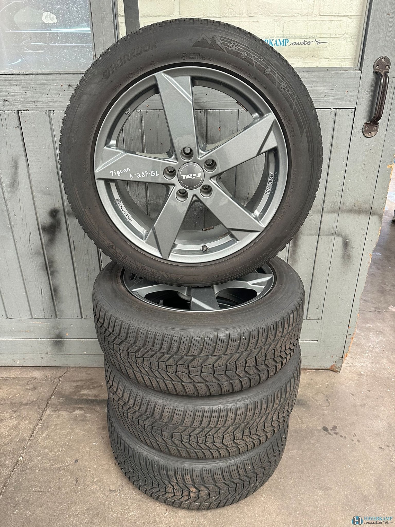 Volkswagen Tiguan winterset 225 55 18, Ophalen, 18 inch, Gebruikt, -