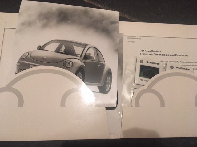 Volkswagen VW New Beetle en Microbus brochure/autofolder, Boeken, Auto's | Folders en Tijdschriften, Ophalen of Verzenden, Zo goed als nieuw
