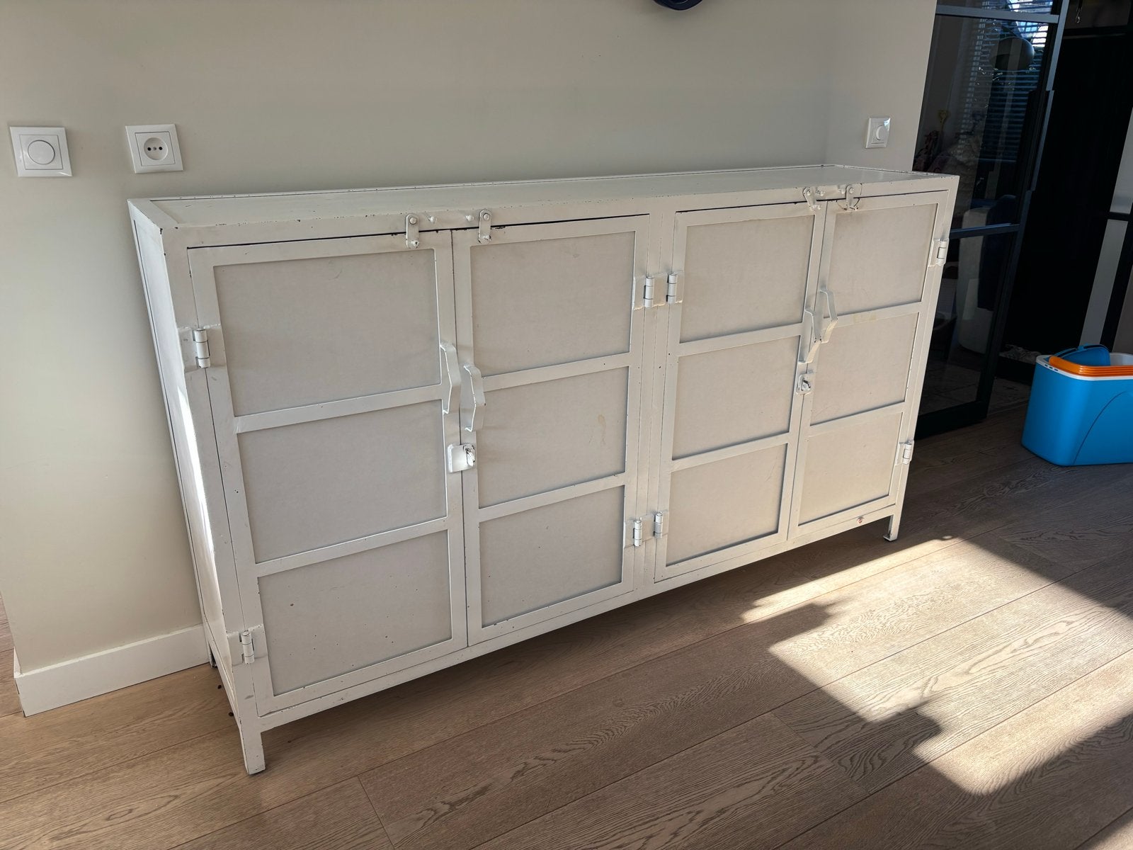 Stalen kast met slot en twee planken, 190 cm breed, Ophalen, Gebruikt, 150 tot 200 cm, Metaal