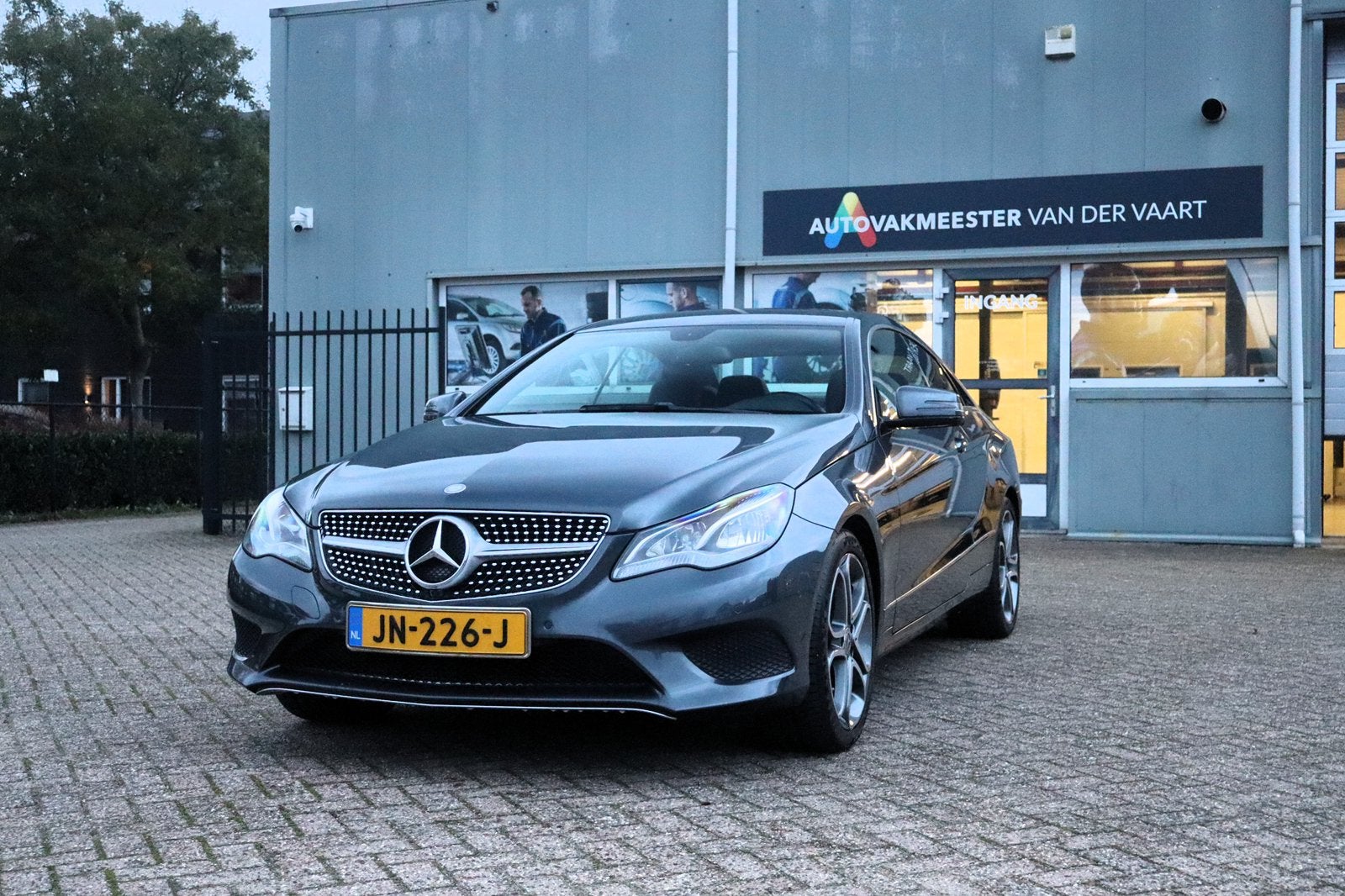 Mercedes-Benz E-Klasse E200 Coupe A7 2014 Grijs, Auto's, Mercedes-Benz, Achterwielaandrijving, 1800 kg, 4 cilinders, 4 stoelen