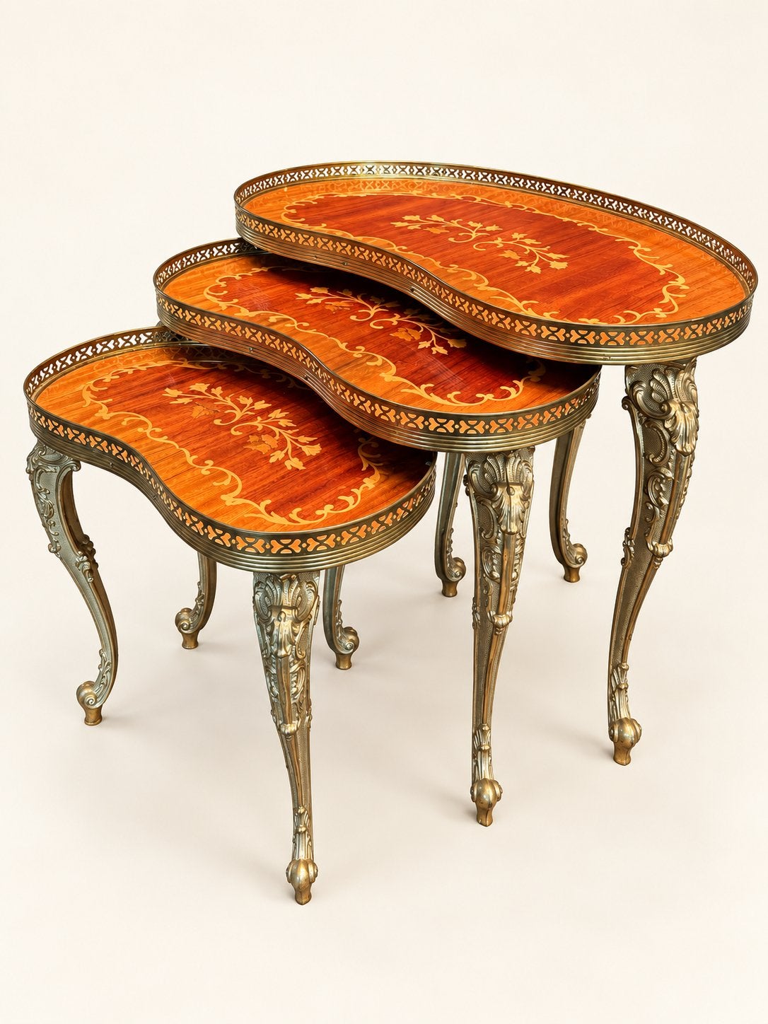 Mooie set van drie antieke tafels, Ophalen
