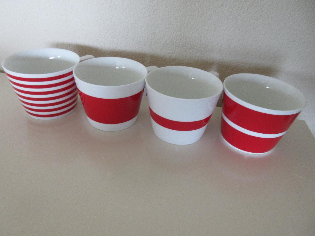 S&P stripes red Salt & Pepper vier koppen, Ophalen of Verzenden, Zo goed als nieuw, Overige stijlen, Kop(pen) en/of Schotel(s)