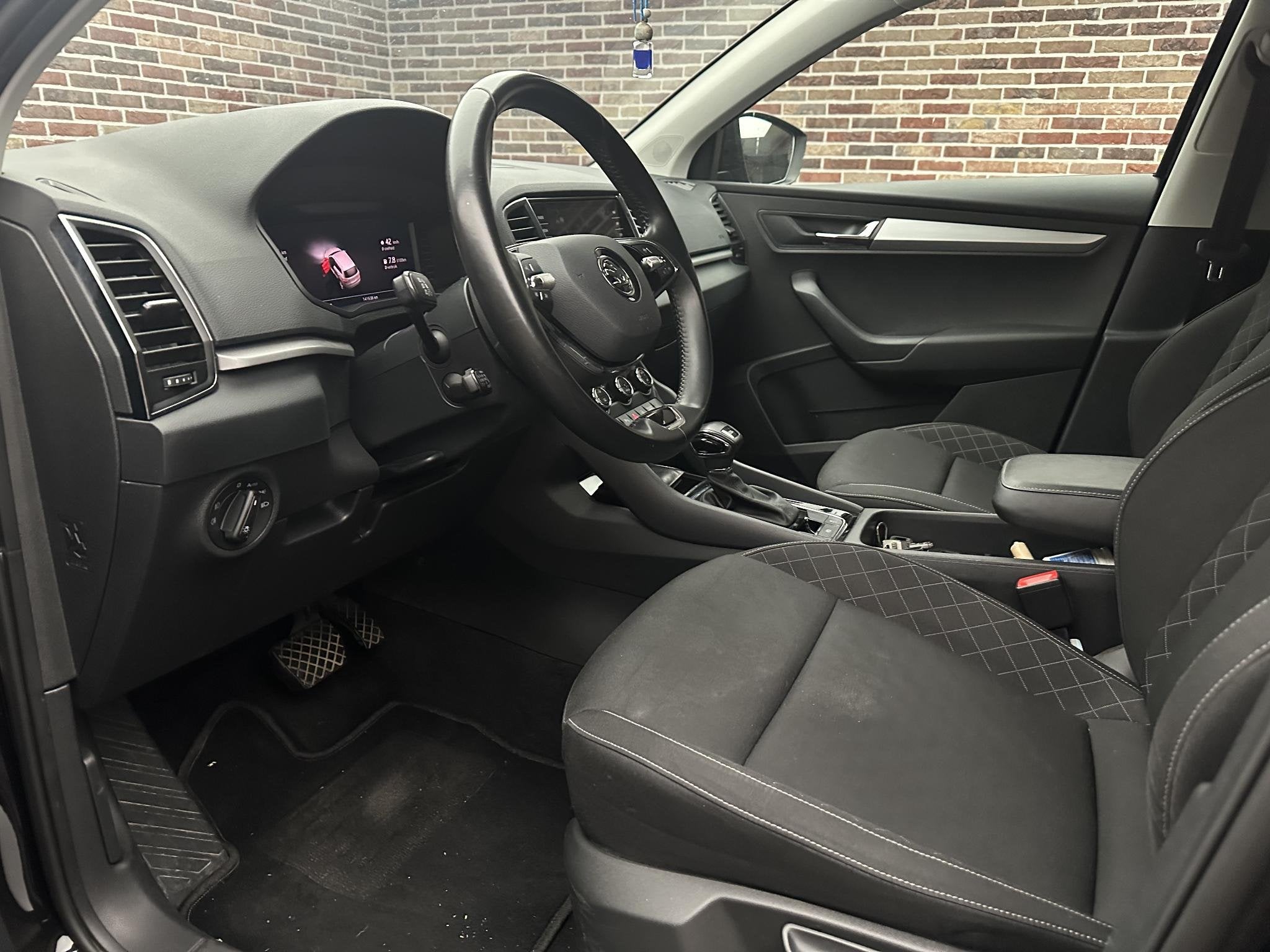 Skoda Karoq 1.5 TSI ACT Business Edition, Auto's, Stof, 4 cilinders, Zwart, Karoq