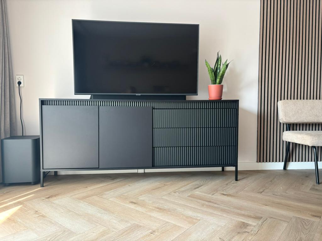 Dressoir Seran (zwart), Huis en Inrichting, Kasten | Televisiemeubels, Ophalen, 150 tot 200 cm, Zo goed als nieuw, Minder dan 100 cm