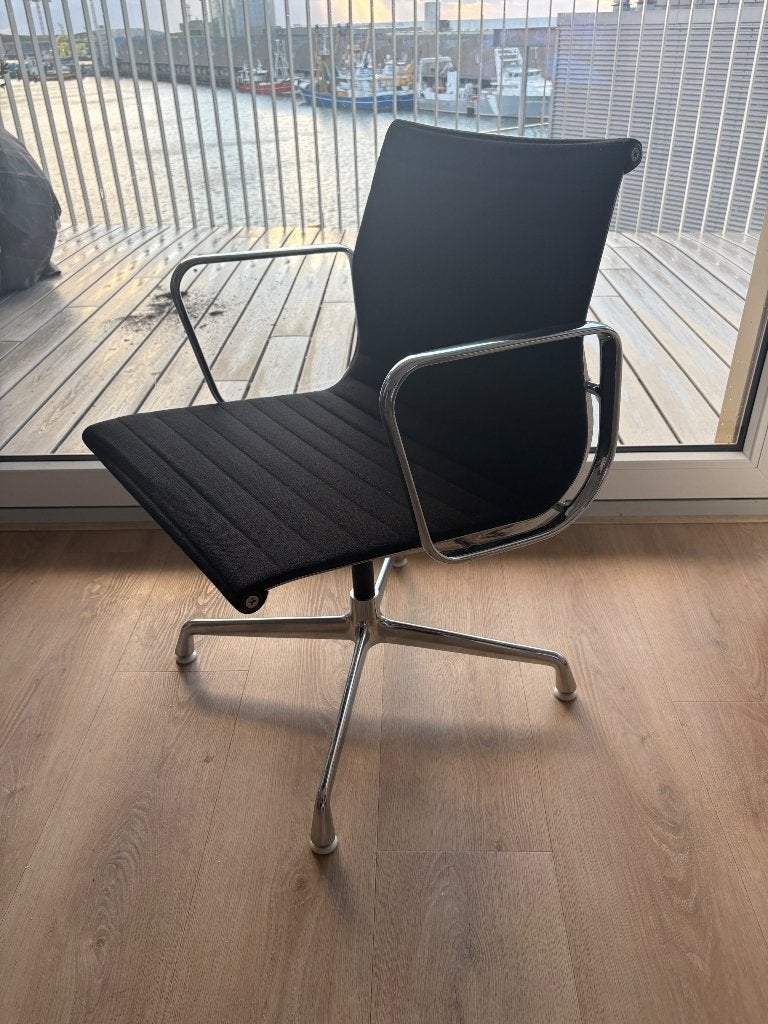 Vitra ea-108 Zwart hopsak - 1 stoel, Ophalen, Gebruikt, Zwart, Eén