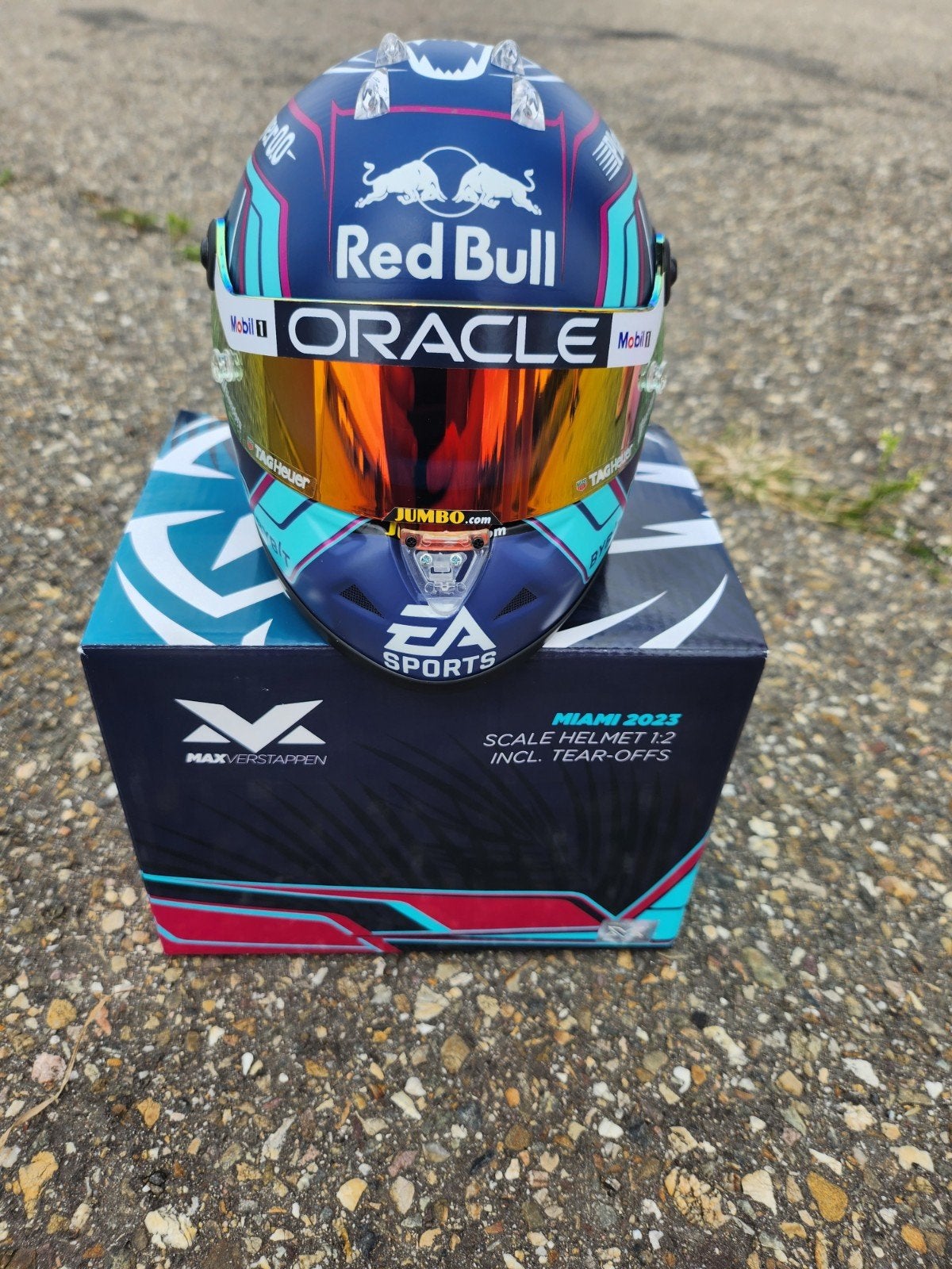 Max Verstappen Miami 2023 schaalmodel helm 1:2, Verzamelen, Automerken, Motoren en Formule 1, Ophalen, Zo goed als nieuw, Formule 1