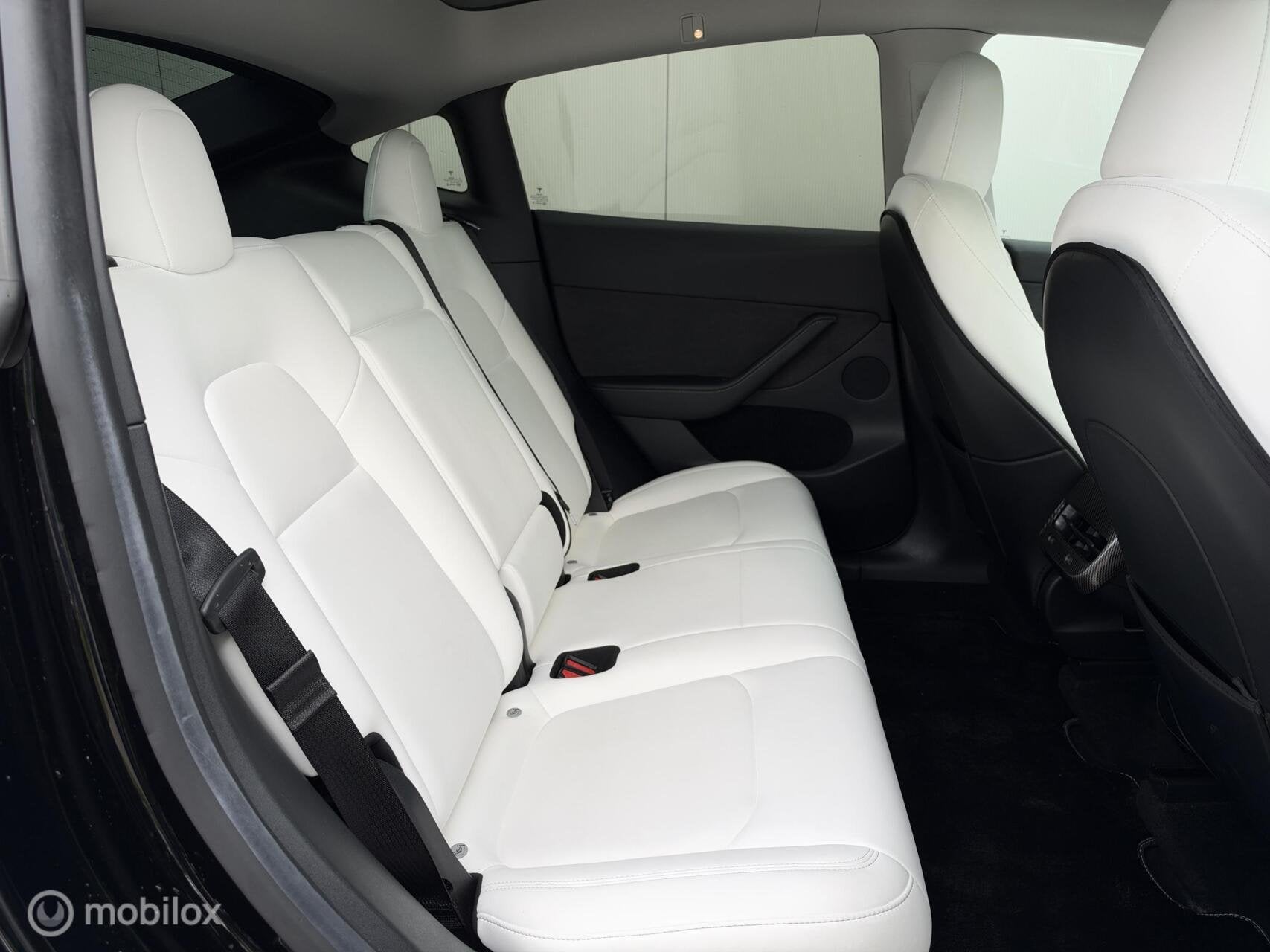 Foto 8 van Tesla Model Y Standard Range LFP | wit interieur | SOH 94%