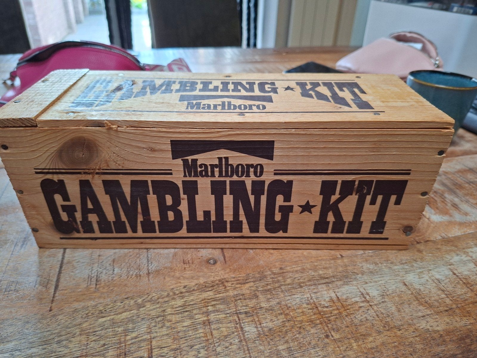 Marlboro Gambling Kit - Vintage dobbelspel in houten kist, Een of twee spelers, Ophalen of Verzenden, Gebruikt, Marlboro