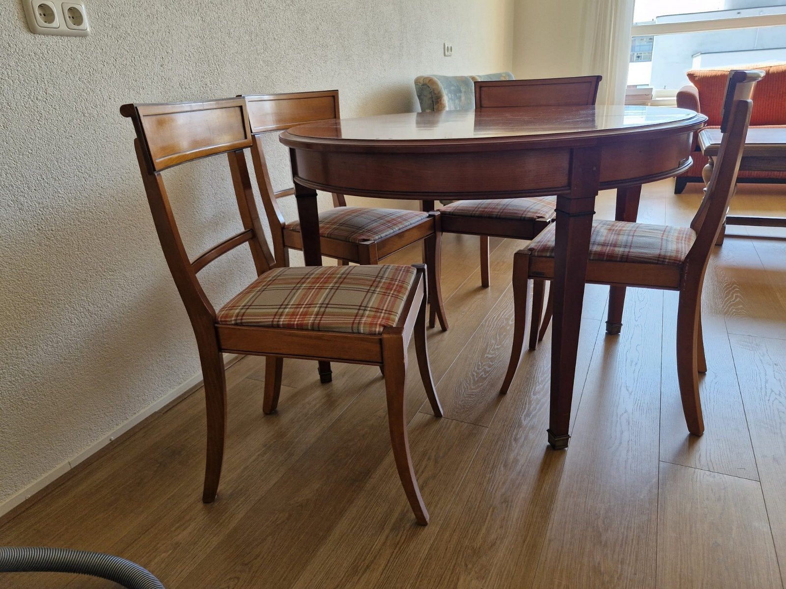 Grange ronde diner tafel (Mist middenstuk) + 4 Grange stoele, Gebruikt, Kringloop Laares, Ophalen of Verzenden, 4 tot 6 stoelen