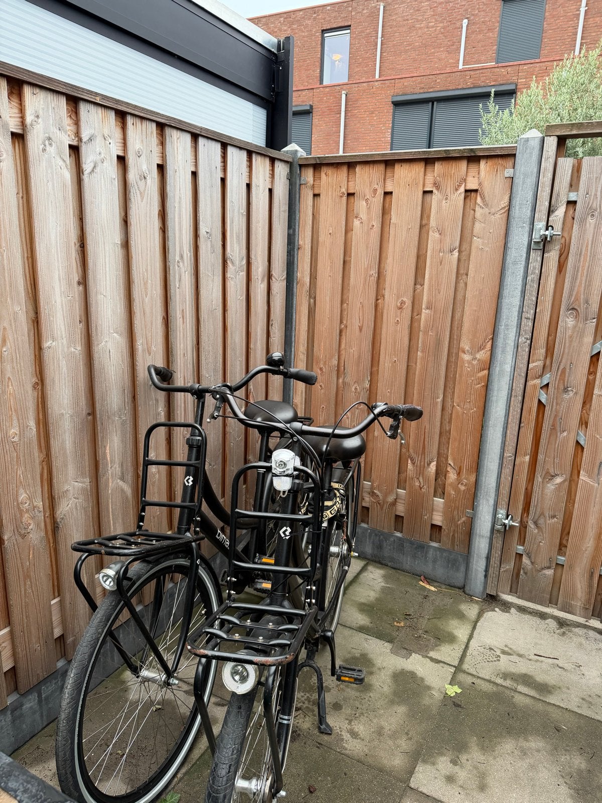 Twee nette stadsfietsen – heren & dames – herenfiets  nieuw!, Fietsen en Brommers, Fietsen | Dames | Damesfietsen, Terugtraprem