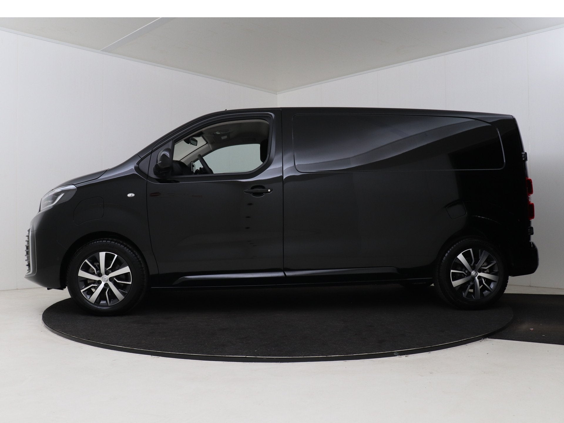 Toyota PROACE Electric Worker Professional Extra Range 75 kW, Zwart, 2 stoelen, 1985 kg, Onderhoudsboekje